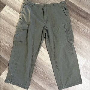 Men's  Bugle Boy Olive green cargos. Size 44